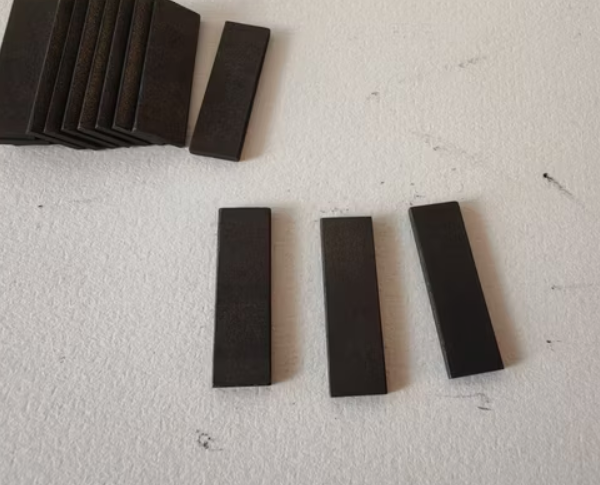 TẤM GRAPHITE TẨM ĐỒNG CHỊU MÀI MÒN: VẬT LIỆU GRAPHITE CƠ KHÍ TỰ BÔI TRƠN, ĐỘ BỀN CAO